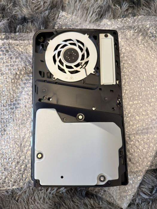 PS5 Slim cu Disc (1TB) - Ca Nouă, Puțin Folosită + Controler