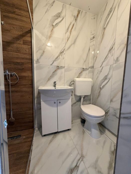Închiriez casă individuală spațioasă 5 camere ( 200mp ) compusă din 2 apartamente cu intrare separată
