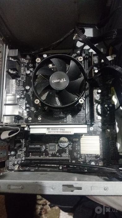 Kompuyter Sotiladi I3 7100 GT720 4gb Ram 4gb  Plta h110 Ofisniy Manito