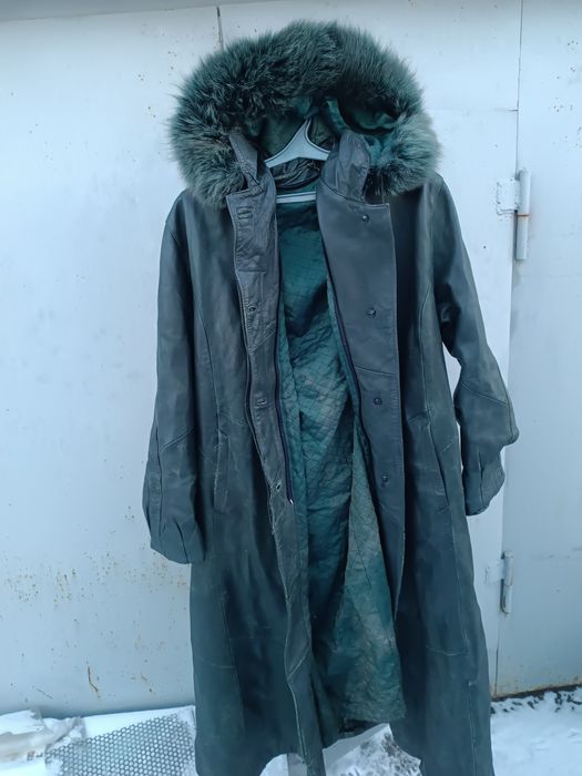 Пальто кожаное. б/у .