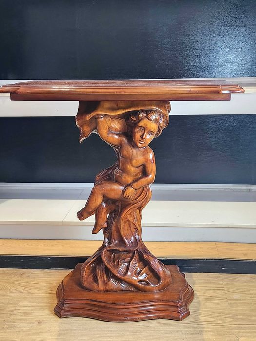 Старинна конзолна маса Cherub