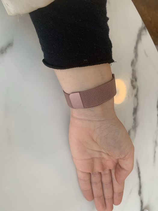 Фитнес гривна : Fitbit Charge 4