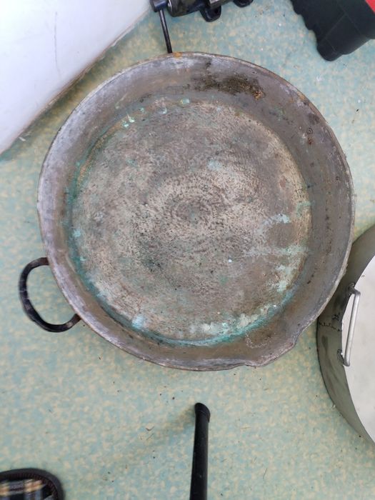 Продавам Бакъри и тави.