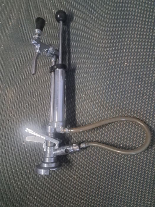 Dozator manual bere vin palincă