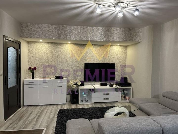 Многостаен в Бургас, Лазур