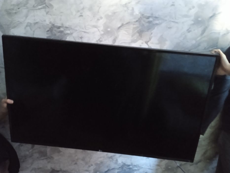 Продам смарт телевизор