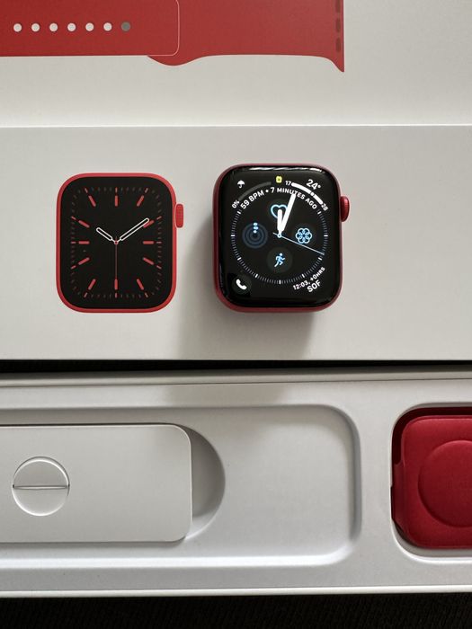 Apple Watch 6 GPS 44мм Red Спешшъл едишън