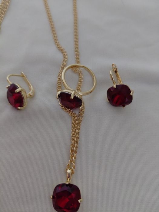 Продам серьги  бижутерия