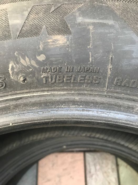 2 шины Bridgestone 225/65/R17. Зима