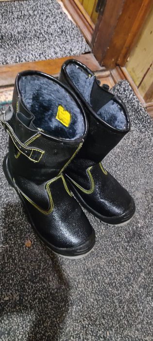 Продам  рабочие сапоги зимние, ботинки летние