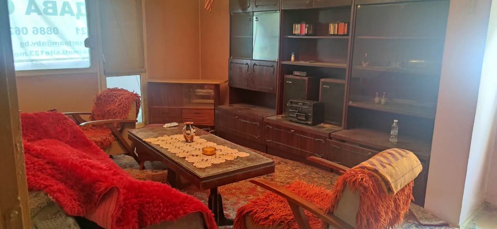 Продавам тристаен монолитен апартамент в Центъра на Асеновград