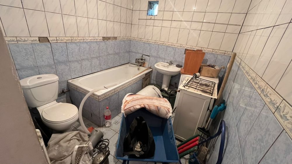 Жер үй сатылады.