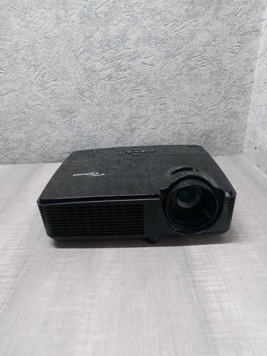 Optoma DX329
Проектор HDMI, USB