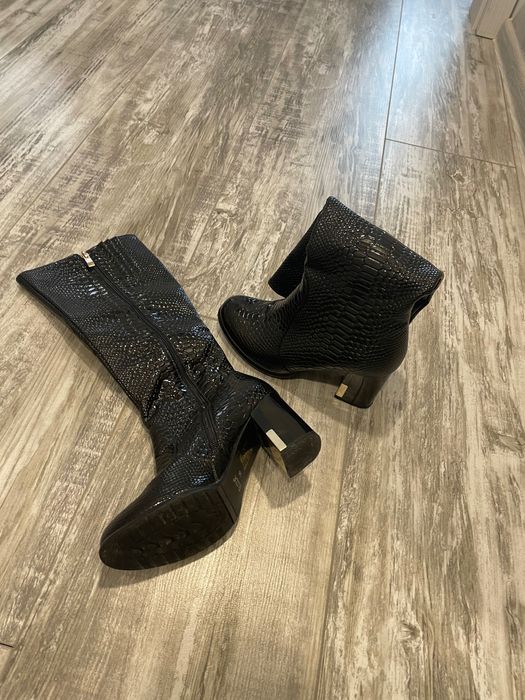 Дамски лачени ботуши