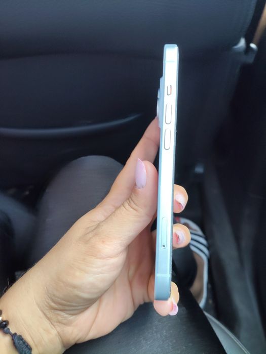 iPhone 15 simplu
