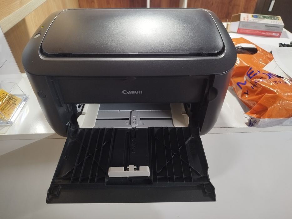 Принтер, печатает отлично. Canon