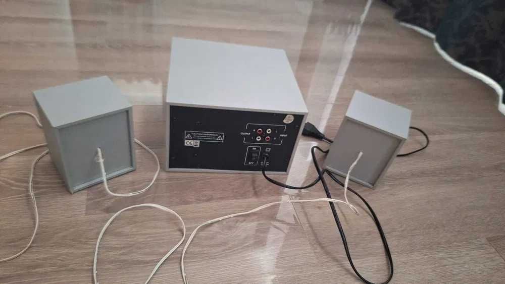 Sistem audio 2.1 cu iesire AUX