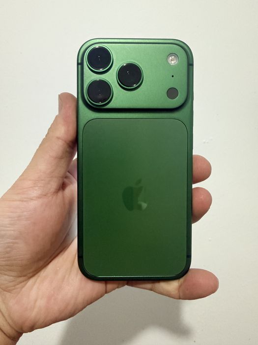 Продам iPhone 17 про 256 99%