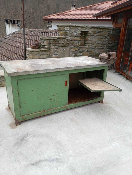 Шлосерска маса с менгеме