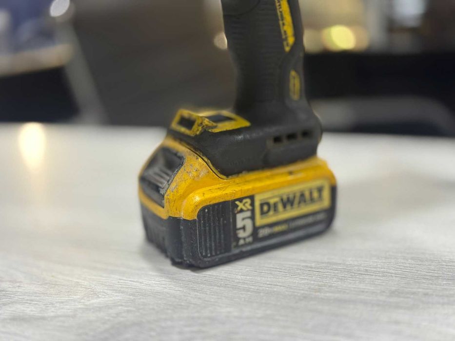 Акумулаторен ударен гайковерт DeWALT DCF899P2 с батерия