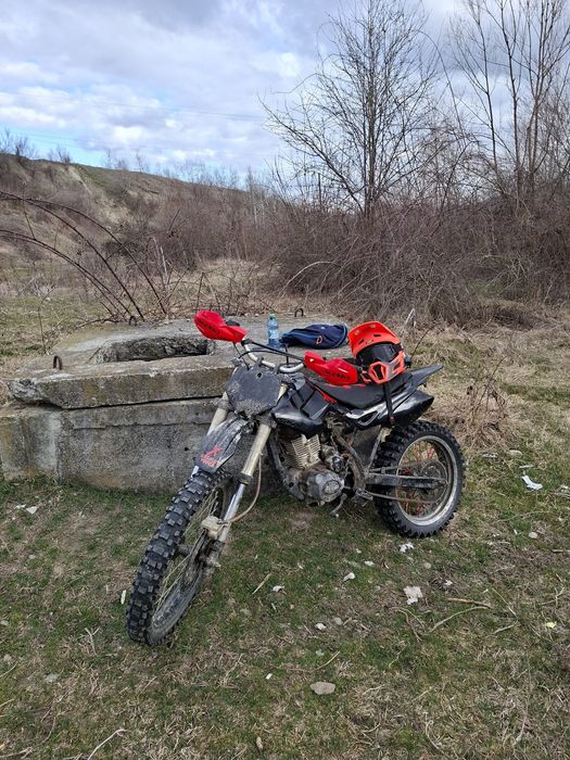 Vând Cross 200cc 4t