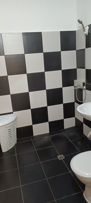 Продава двустаен апартамент Перник кв.Изток
