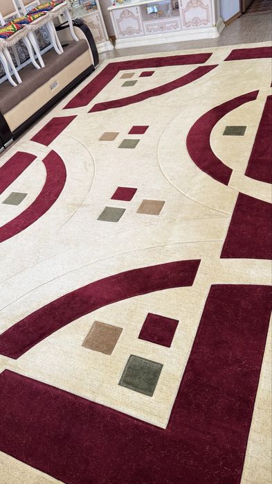 Продается ковер в отличном состоянии