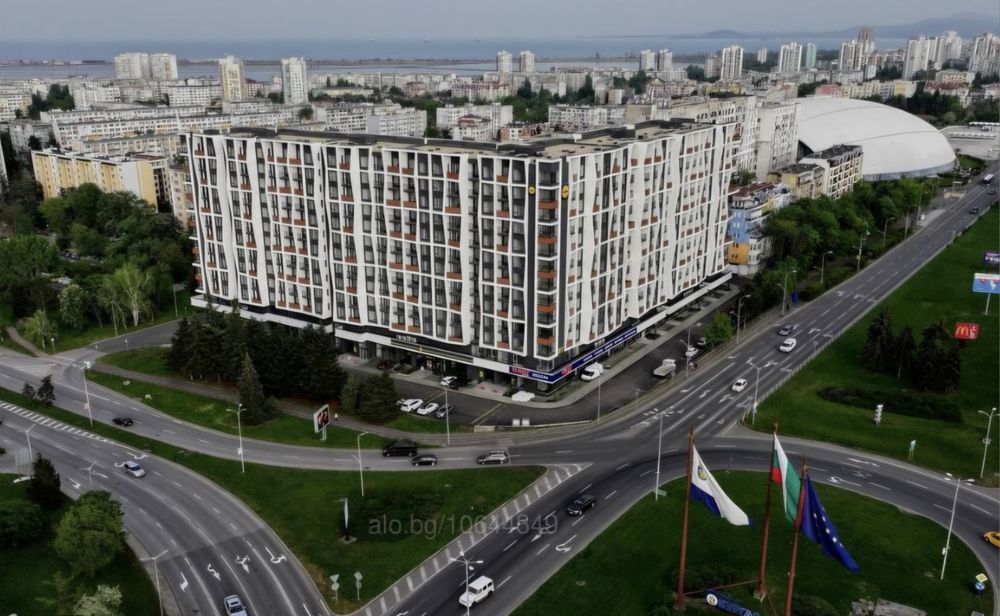 Давам под наем чисто нов тристаен апартамент