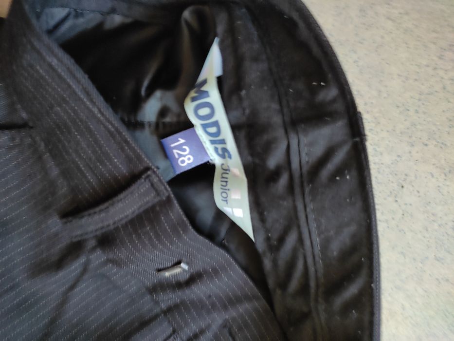 Школьные рубашки и брюки