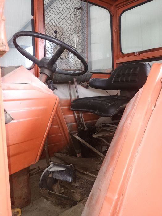 Vând tractor U650