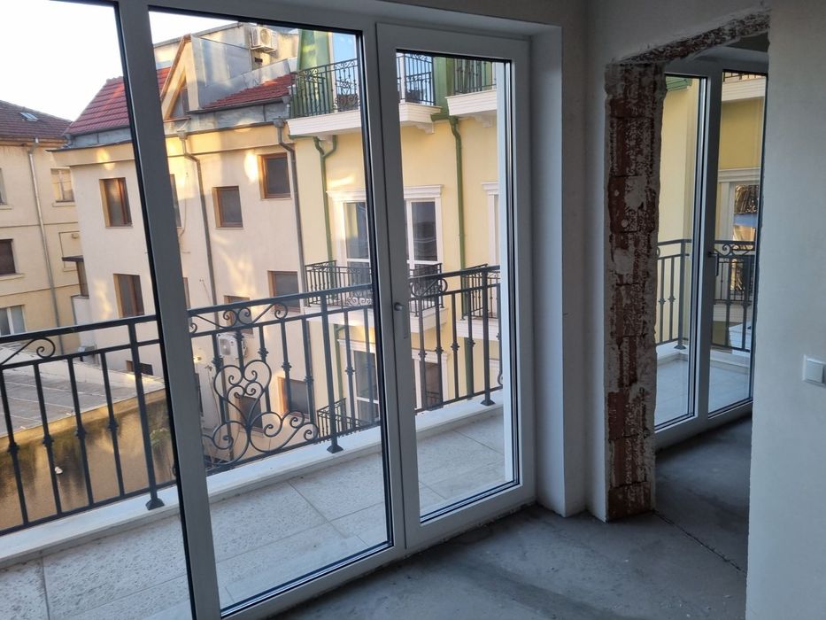 Продава се Четиристаен апартамент в Русе, Център - 223 кв.м за 867 €/кв.м - Снимка #5