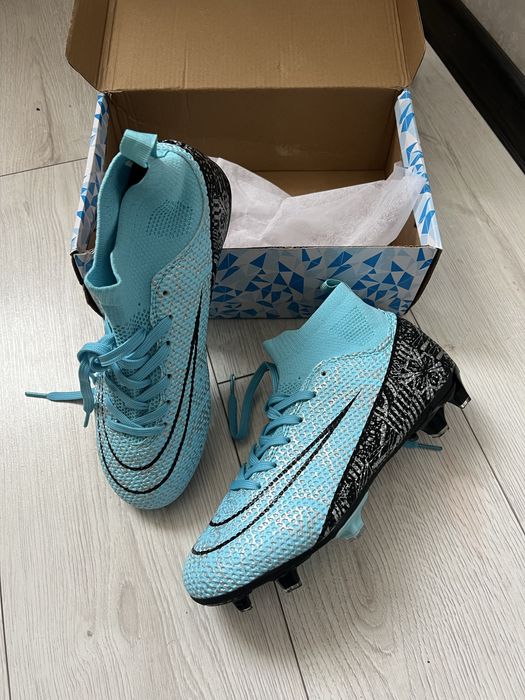 Бутсы футбольные