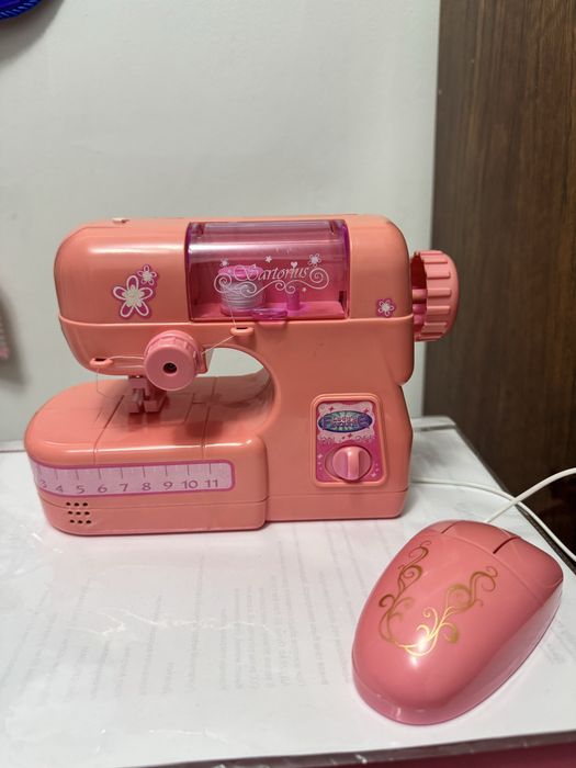Детская щвейная машинка. В отличном состоянии