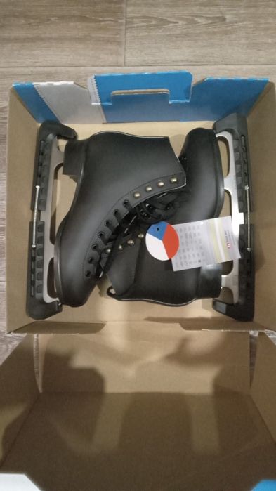 Коньки фигурные новые.42 размер.