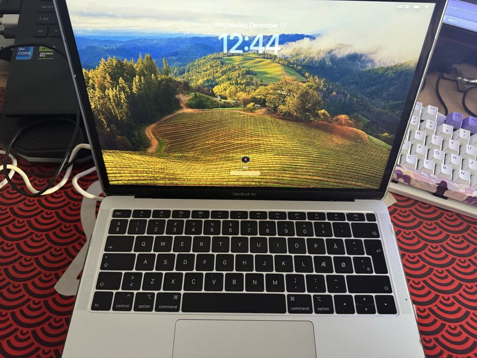 Macbook Air 2019 cu battery life mare (sub 100 cicluri de incarcare)