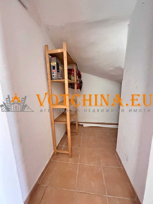 Двуетажна къща с просторен двор в село Соколово!