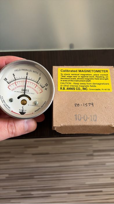 Magnetometru de buzunar model 25,  /- 10 gauss