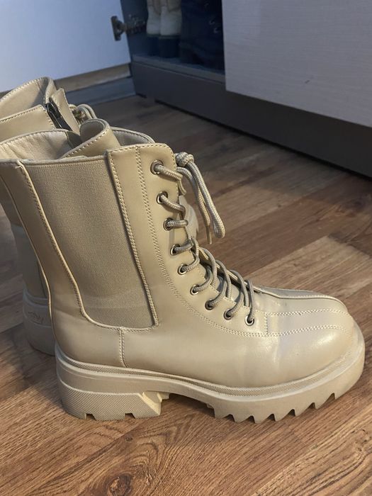 Женские зимние ботинки