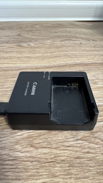 Зарядка Canon LC-E8E