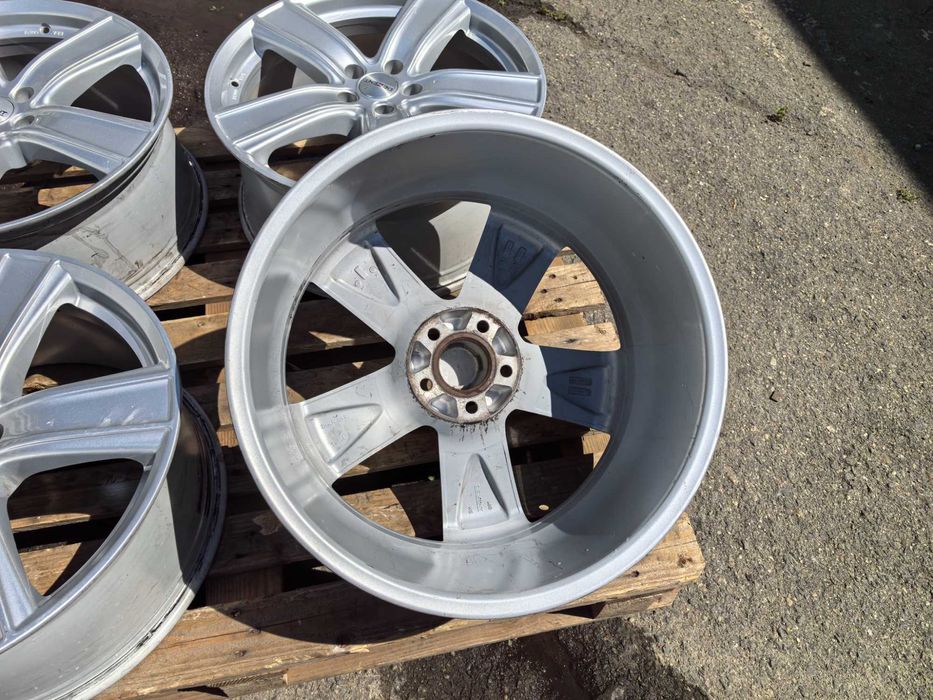 19 цола 5 х 108 мм Опел / Пежо / ФОРД / ВОлво - 8,5 Инча / ЕТ 45