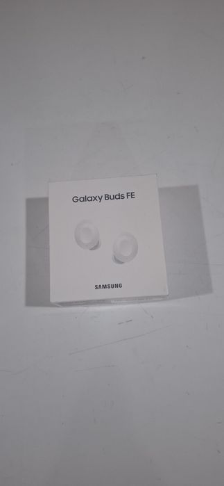 Samsung galaxy buds FE Белый