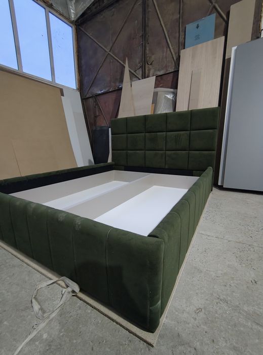 Pat tapitat cu somiera metalica 9  bucati stoc