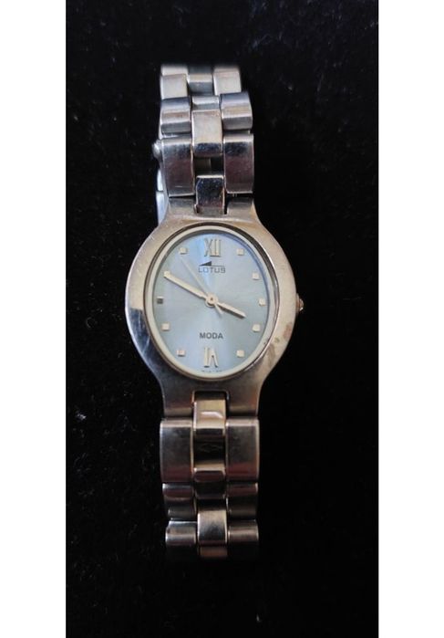 Ceas dama Lotus .