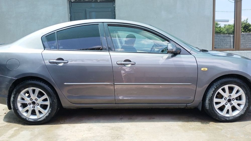 Mazda 3 mokriy rang