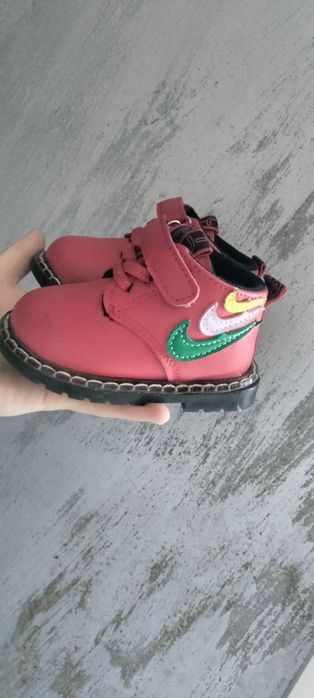 Продам детскую зимнюю обувь