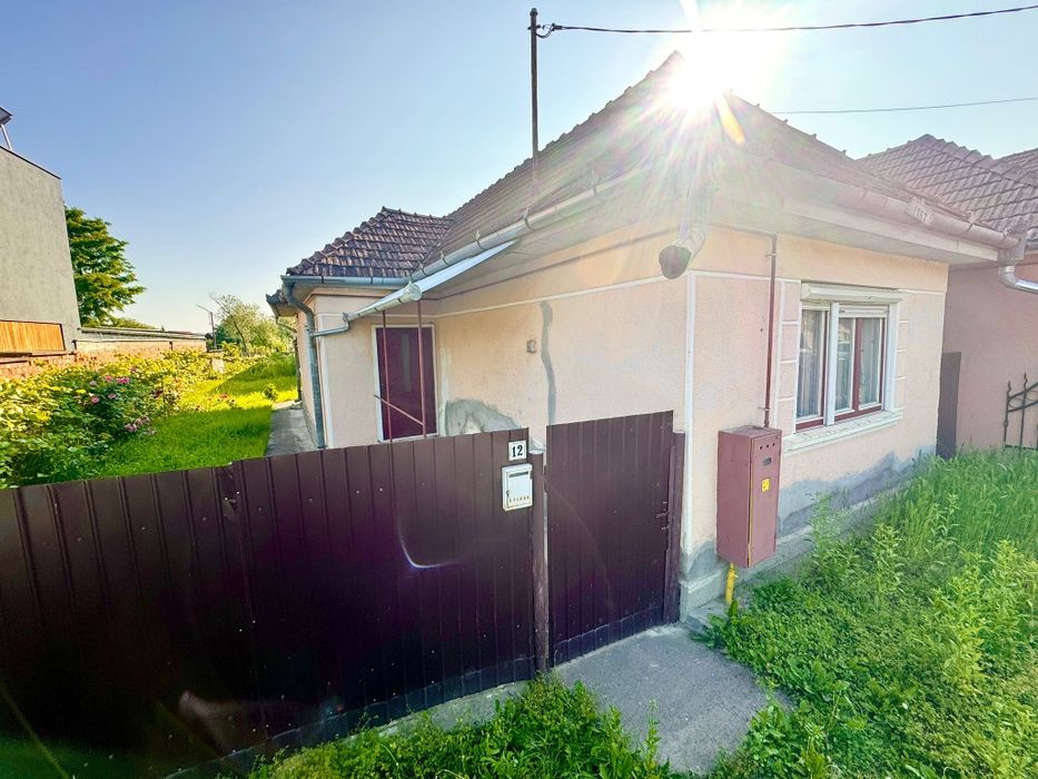 Casă de vânzare cu teren la Miercurea Nirajului