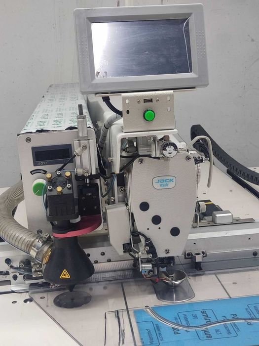 Шевна машина с програмируеми шевове и лазер за изрязване на кройки