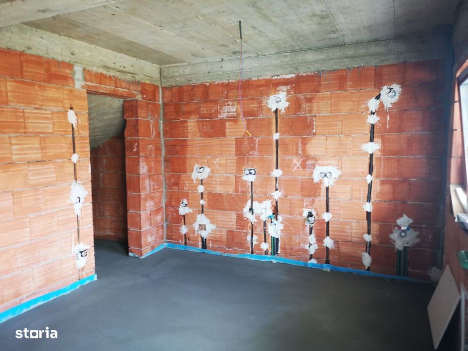 Apartament de 4 camere in vila cu gradina si 1 loc de parcare