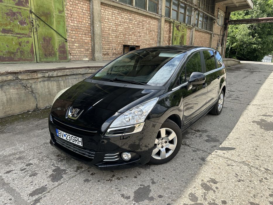 PEUGEOT 5008 2011