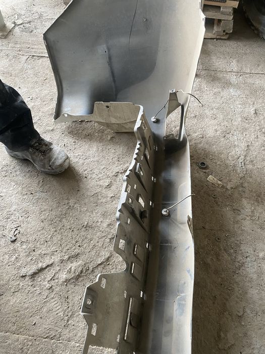 Продам задний бампер на Прадо 150